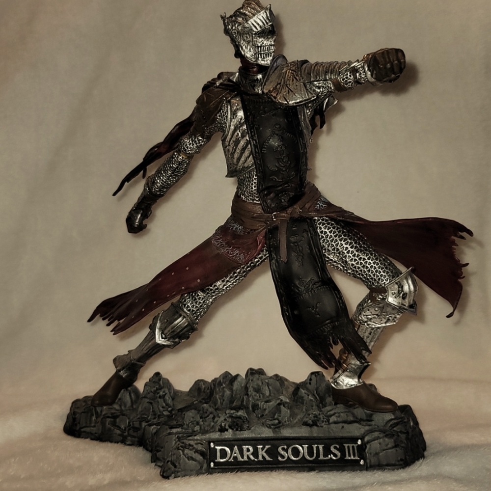Dark Souls III Statue.